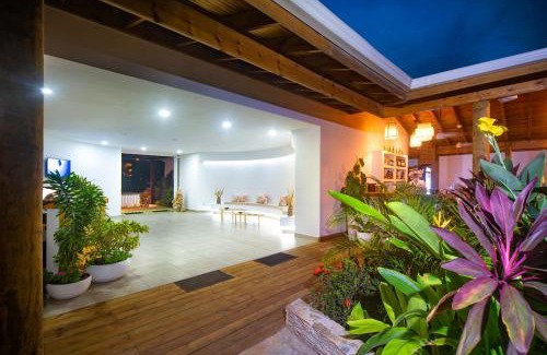 Antoneys Cay Hotel | Naboo Resort & Dive Center - Adults Only