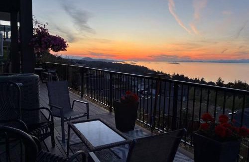 Regional District of Nanaimo House | Nanaimo 2BR Oceanview Suite w/Kitchen & Laundry