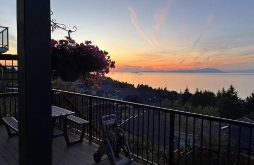 Regional District of Nanaimo House | Nanaimo 2BR Oceanview Suite w/Kitchen & Laundry