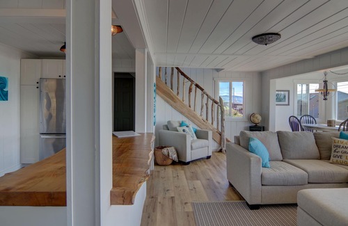 Oceanside House | Nancy's Lookout - located in the heart of Oceanside, dog friendly