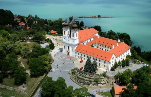 Tihany Apartment | Napkelte Apartman
