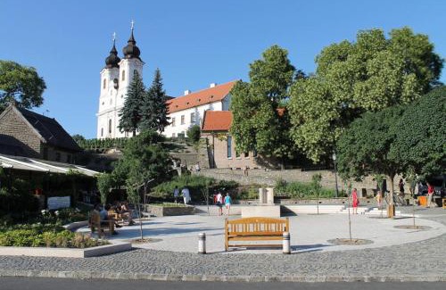 Tihany Apartment | Napkelte Apartman
