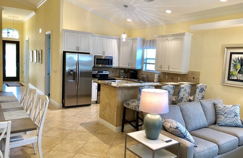 Naples Park House | Naples Best Value! High End 4 Bdrm Heated Pool Walk To Gulf Walk To Mercado
