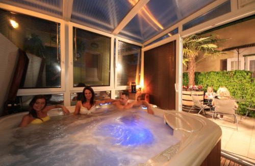 Pecs Bed & Breakfast | Napraforgó Wellness Ház és Panzió
