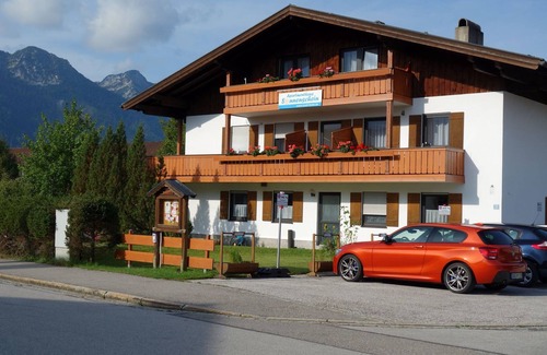 Inzell Apartment | Narzissen-Apartment für 4 Personen, 2 separate Schlafzimmer, Balkon, 65 m²