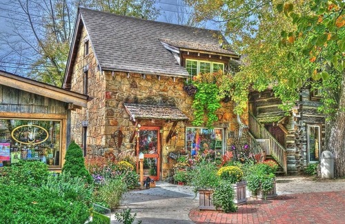 Nashville Apartment | Nashville charm, Suite#1 is located steps from shops, restaurants. Pet friendly!
