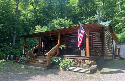 Franklin Cabin | Natchez Hideaway ~ Rustic Cabin on 50 acres outside Nashville near Leipers Fork
