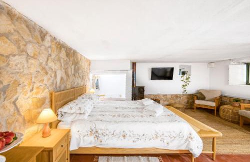Alcobaca Cabin | Nativo - Nature Studio with Kitchenette and private external bathroom