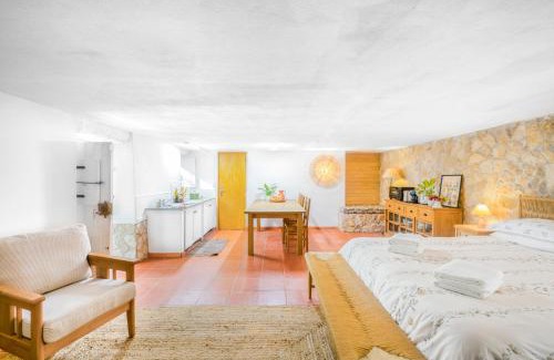Alcobaca Cabin | Nativo - Nature Studio with Kitchenette and private external bathroom
