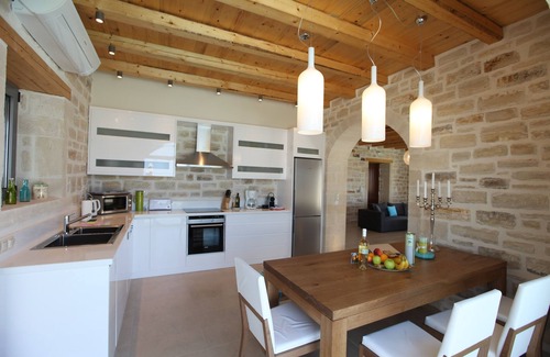 Atsipópoulon Villa | Natural stone - Villa Lemoni with stunning views, pool can be heated