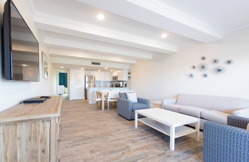 Indian Shores Hotel | Nature Escape! 2 Great Units w/Kitchens, Golf, Outdoor Fireplace