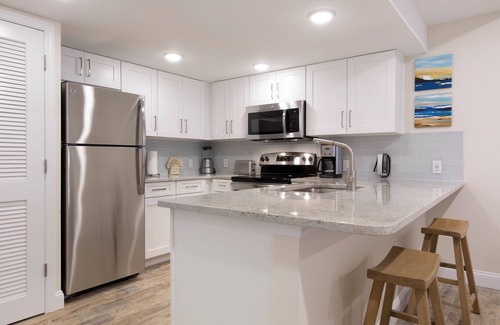 Indian Shores Hotel | Nature Escape! 2 Great Units w/Kitchens, Golf, Outdoor Fireplace