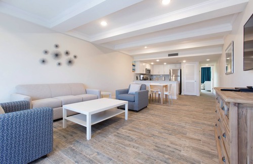 Indian Shores Hotel | Nature Escape! 2 Great Units w/Kitchens, Golf, Outdoor Fireplace