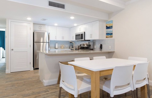 Indian Shores Hotel | Nature Escape! 2 Great Units w/Kitchens, Golf, Outdoor Fireplace