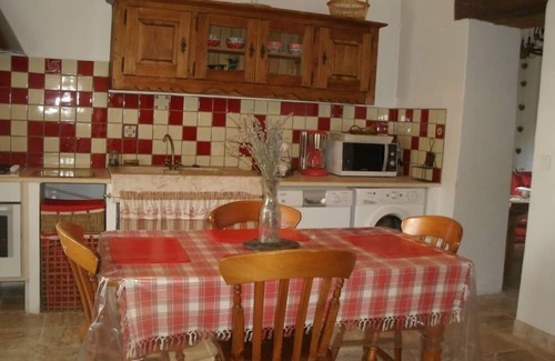 Montjustin Apartment | Nature gite located in a nature reserve in the Lubéron.