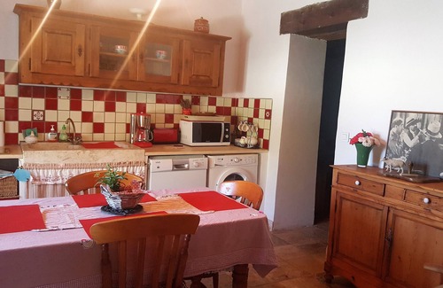 Montjustin Apartment | Nature gite located in a nature reserve in the Lubéron.