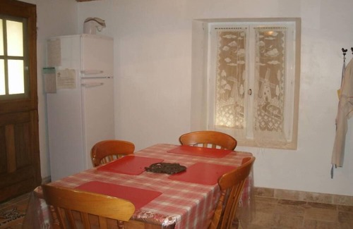 Montjustin Apartment | Nature gite located in a nature reserve in the Lubéron.