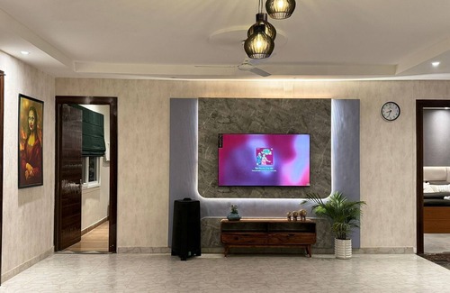 Noida Other | Nature Meets Comfort – 3BHK Farmhouse with Fresh Pool & Garden Stay.