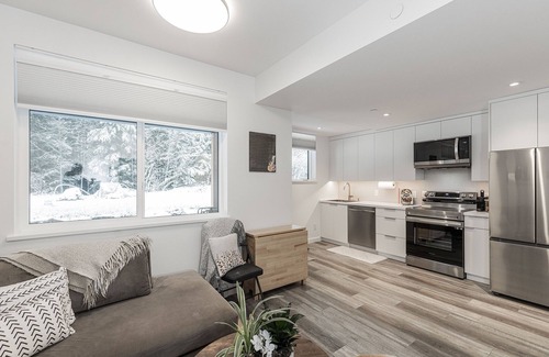 Squamish House | Nature, Nurture, Nest at the Mamquam Mountain Suite. Peace in the Mountains