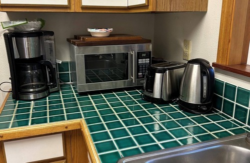 Downtown Juneau Apartment | Nature Retreat in Juneau- Sleeps 4. Mountain Views, 5 Min to Downtown.