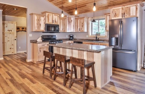 St Germain House | Nature's Edge: Lakefront Home - WiFi, Free Firewood, Generator, No Cleaning Fee!