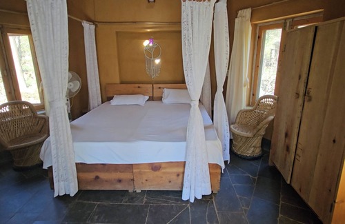 Dharamshala Cottage | Nature Stay in Stone Cottage with Food, Yoga & Meditation in Dharamshala