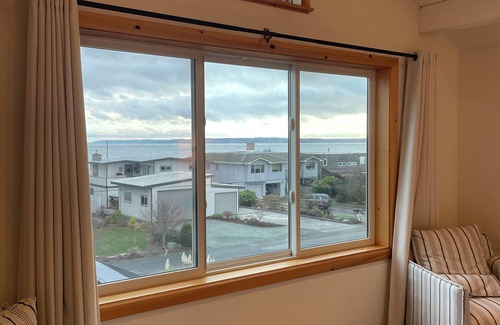Freeland House | Nature’s Nook-Nestled Near Beach and Deer Lagoon 3-bedroom house, Freeland