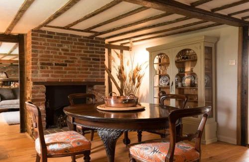 Beckingham House | Navigation Cottage on the Historic Sea Lock overlooking the Nature Reserve