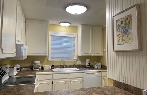 Fairfield Bay Condo | nCheck us out! Great Fall rates at 99.00 a night.