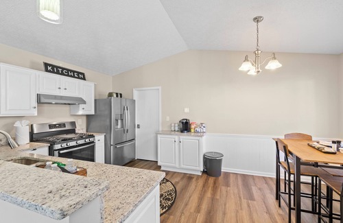 Kilbourne House | nClose to Zoo, Bridge Park+Dogs ok+Big Yard+Family itemsn