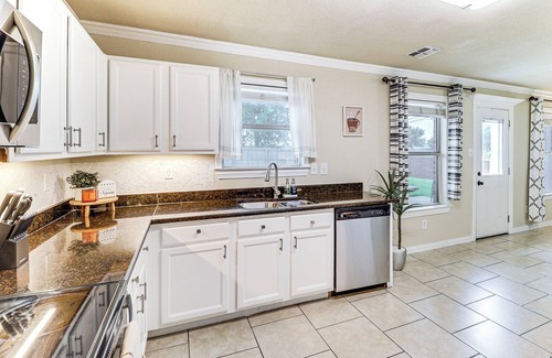 South Arlington House | Near AT&T Stadium & Six Flags: Texas Family Home!