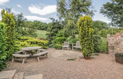 St Abbs Cottage | NEAR BANK COTTAGE, pet friendly, character holiday cottage in St Abbs