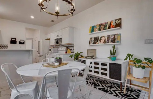 Lockhart House | Near BBQ & F1, Self-Check in, Fast WiFi, Dishwasher