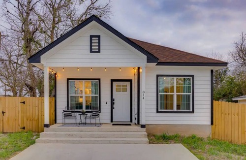 Lockhart House | Near BBQ & F1, Self-Check in, Fast WiFi, Dishwasher