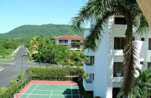 Ixtapa Resort | near beach, full amenities, friendly staff