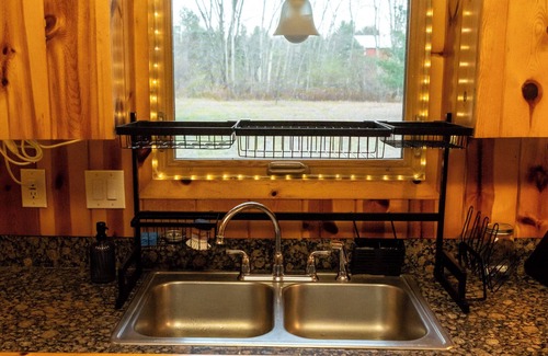 Mount Pleasant House | Near CMU and casino with Hot Tub, gym, fireplace