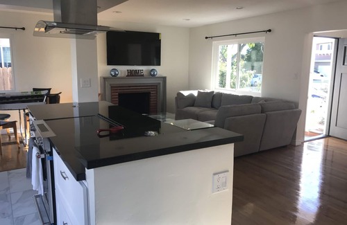 Los Altos House | Near CSULB, 5 miles to the beach & 9 to Disneyland