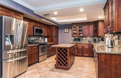Charter Oak House | NEAR DISNEY, Private Pool, Pool table, Fashion!