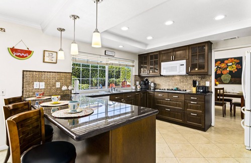 Fullerton House | Near Disneyland: Splash-tastic Family Vacation!