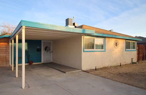 Lancaster House | Near downtown Lancaster. King bed. Spacious rooms