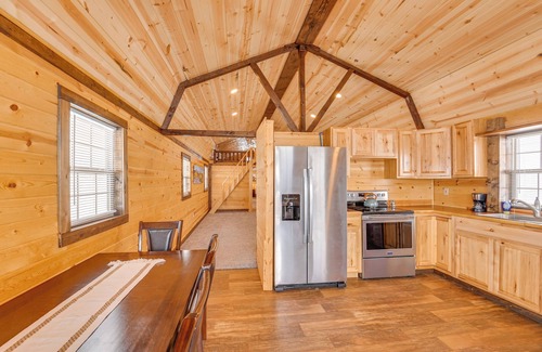 Teigen Cabin | Near Hunting: Cozy Cabin w/Deck in Grass Range!