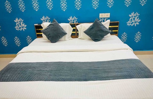 Varanasi Hotel | Near Kashi Vishwanath temple Charming 9-bedroom hotel with AC, WiFi Varanasi