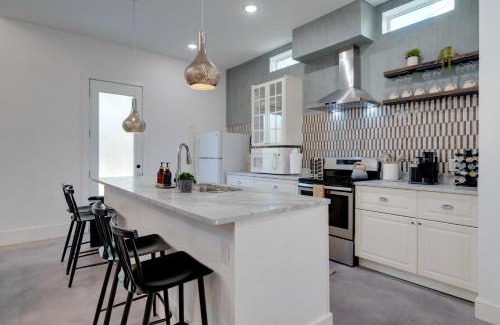 Hughes Park Lake House | Near Lake Travis and Marina Modern Austin Getaway!