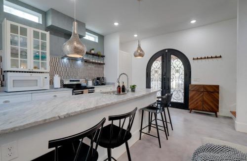 Hughes Park Lake House | Near Lake Travis and Marina Modern Austin Getaway!