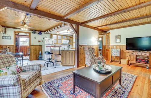 Eastman Cabin | Near Mississippi River! Countryside Family Retreat