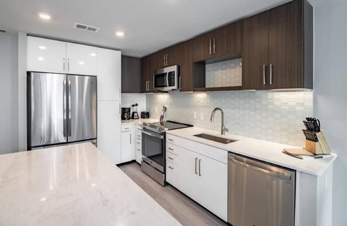 Woodmont Triangle Apartment | Near NIH | Full Kitchen | Central Farm Market Nearby | by GLS