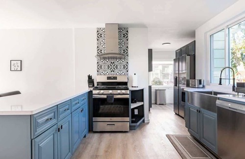 New Rochelle House | Near NYC ~ Fire pit, Game Room, King Bed