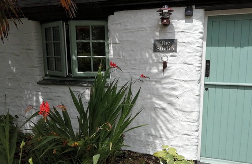 Perranporth Apartment | Near Perranporth. A country cottage for 2 & dog friendly Short walk to the Beach