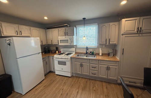 Wanskuck Apartment | Near Providence College 2 Bed w/Laundry & Parking