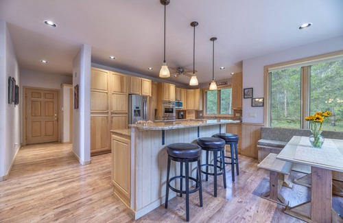 Keystone House | Near Slopes, Private Family Home, HotTub, Centrally located to all Ski Resorts!